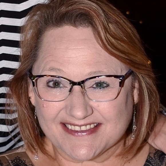 Meet your Posher, Lynne - Picture 1 of 1